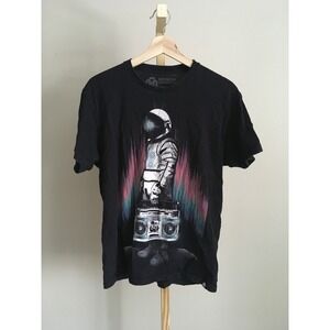 Into The AM Men's Astronaut Graphic Size medium.